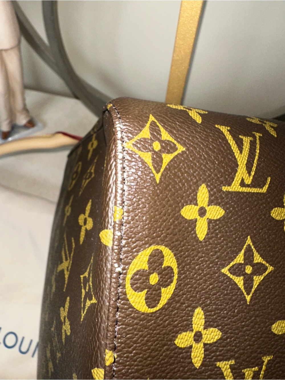 New Monogram Looping Bag - Picture 6 of 11